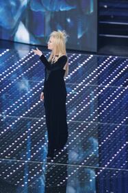 Sanremo 2016: i look femminili nella serata cover 35