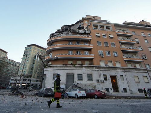 Roma, crolla palazzo sul Lungotevere: tragedia sfiorata