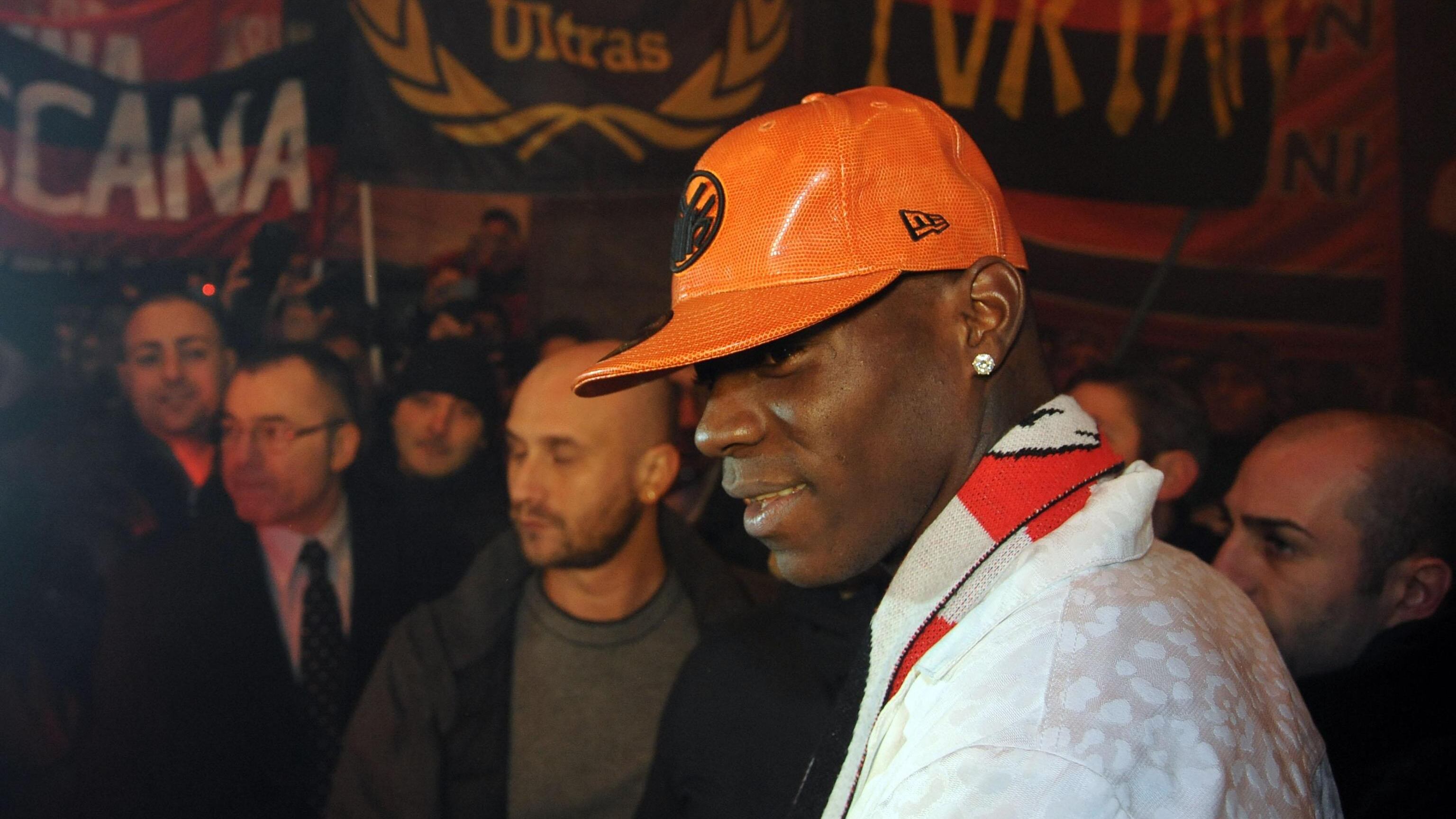 Folla e scontri, tutti pazzi per Balo «Qui voglio diventare grande»