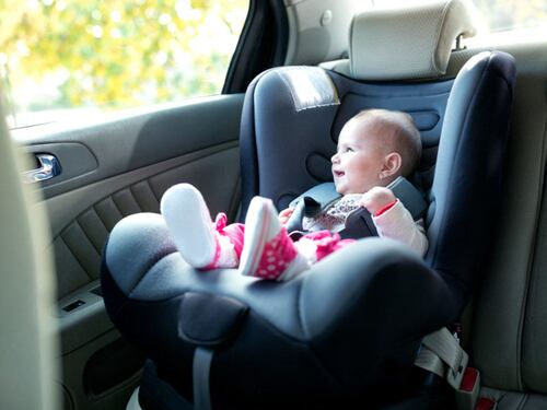 Bambini dimenticati in auto: cos'è l'amnesia dissociativa