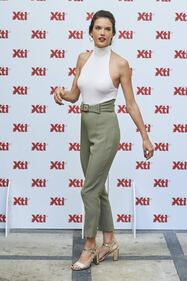 Alessandra Ambrosio ​e la linea estiva di Xti 4