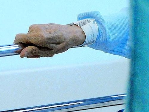 “Veniamo a farle il vaccino”, ma è di un impostore: la nuova truffa in tempo di vaccinazioni fa scattare l’allarme