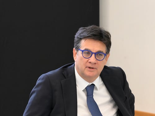 "Tante maschere e pochi volti"