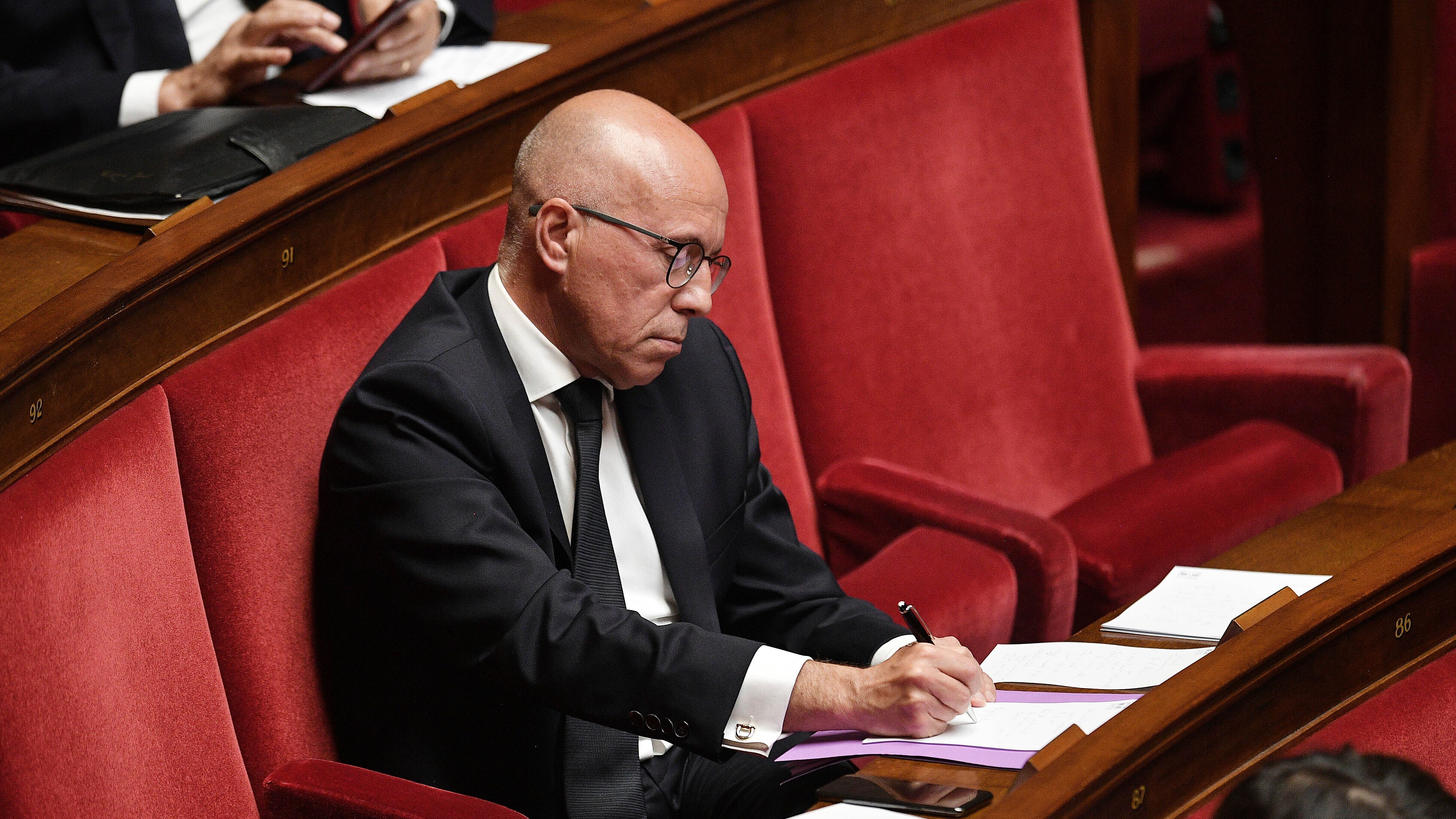 "Espulsione è illegale". Repubblicani francesi ancora nel caos dopo l'accordo con Le Pen
