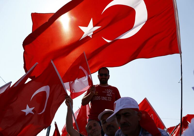 Folla immensa a Istanbul per la manifestazione anti-golpista 1