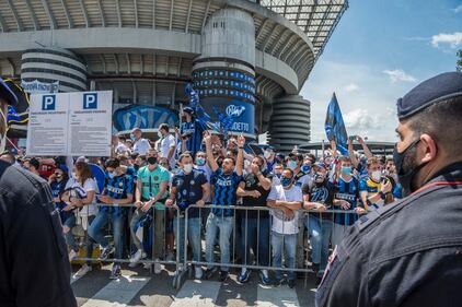 Inter, è festa grande fuori e dentro al Meazza per lo scudetto numero 19 12