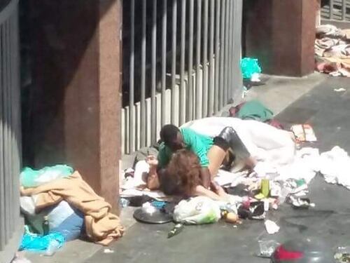 Degrado choc nella Capitale: immigrato fa sesso per strada