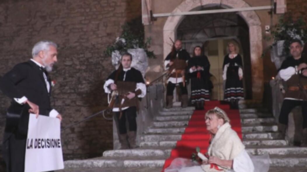 Uomini e Donne, Gemma cade, piange e viene "tradita"