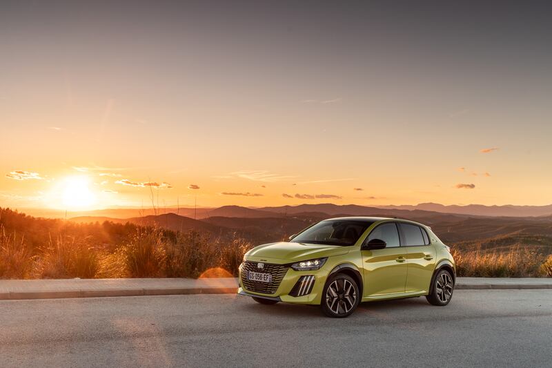 Peugeot e-208, guarda la gallery 16