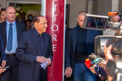 Silvio Berlusconi esce dall'ospedale 4