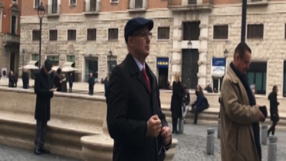 Vertice sugli abusi, tradizionalisti in piazza: "Il Papa condanni anche l'omosessualità"