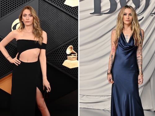 Paris Jackson nasconde i suoi 80 tatuaggi. La trasformazione choc ai Grammy