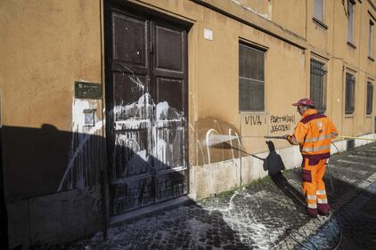 Roma, vandalizzata Casa del Ricordo 5