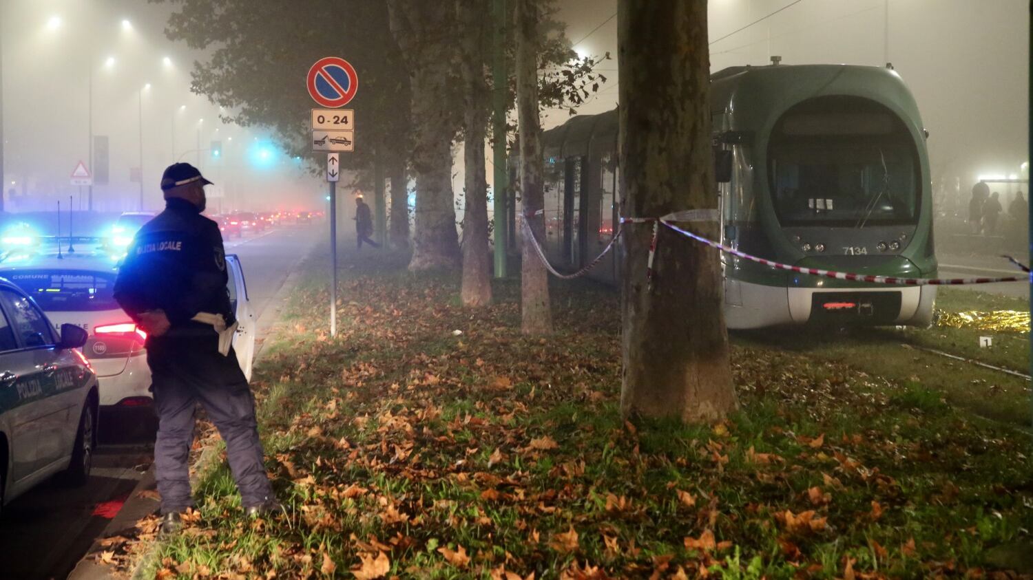 Milano, investito dal tram: è morto un 45enne