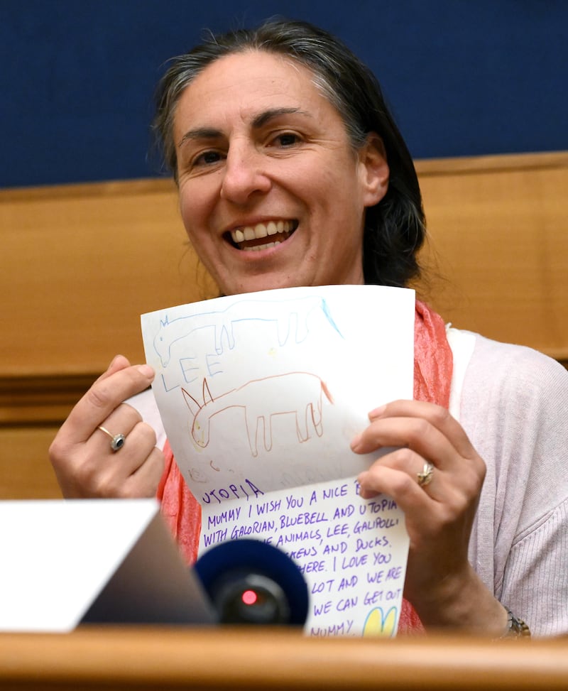 I Trevallion a Montecitorio mostrano la lettera della figlia più grande - FOTO 3