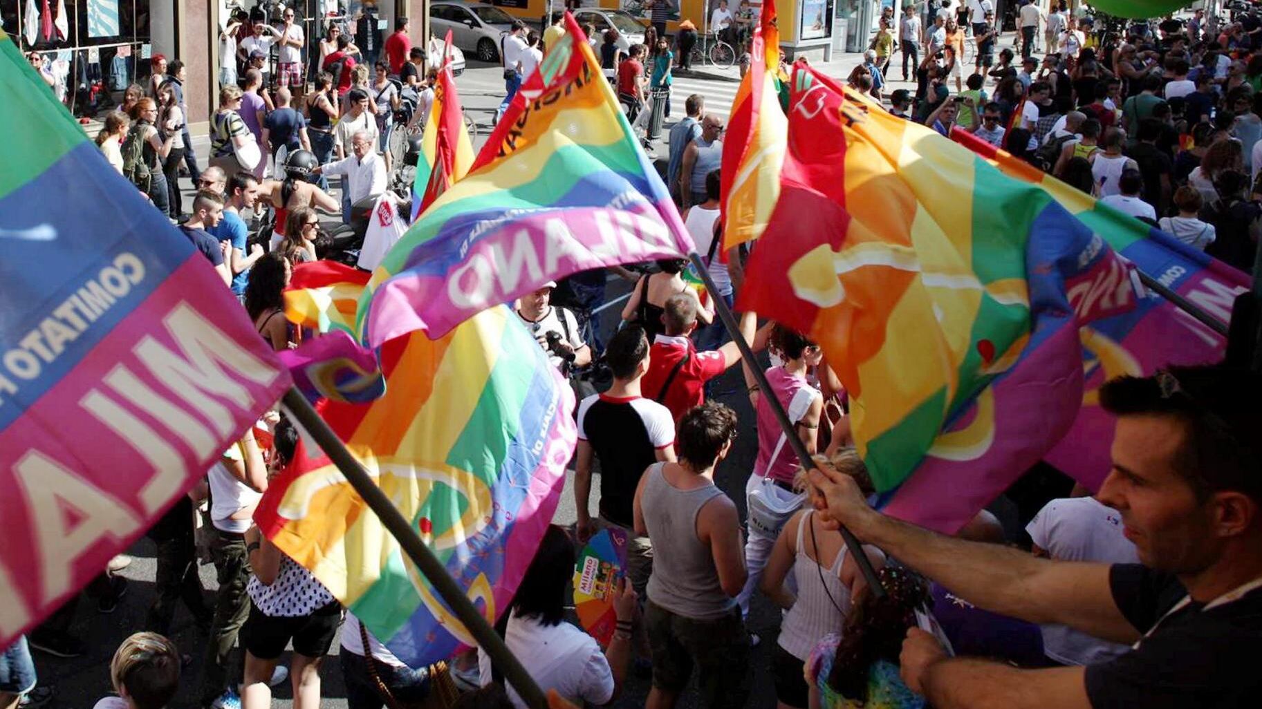 Arriva il festival lesbo e la sinistra esulta: "Un regalo e un affare"