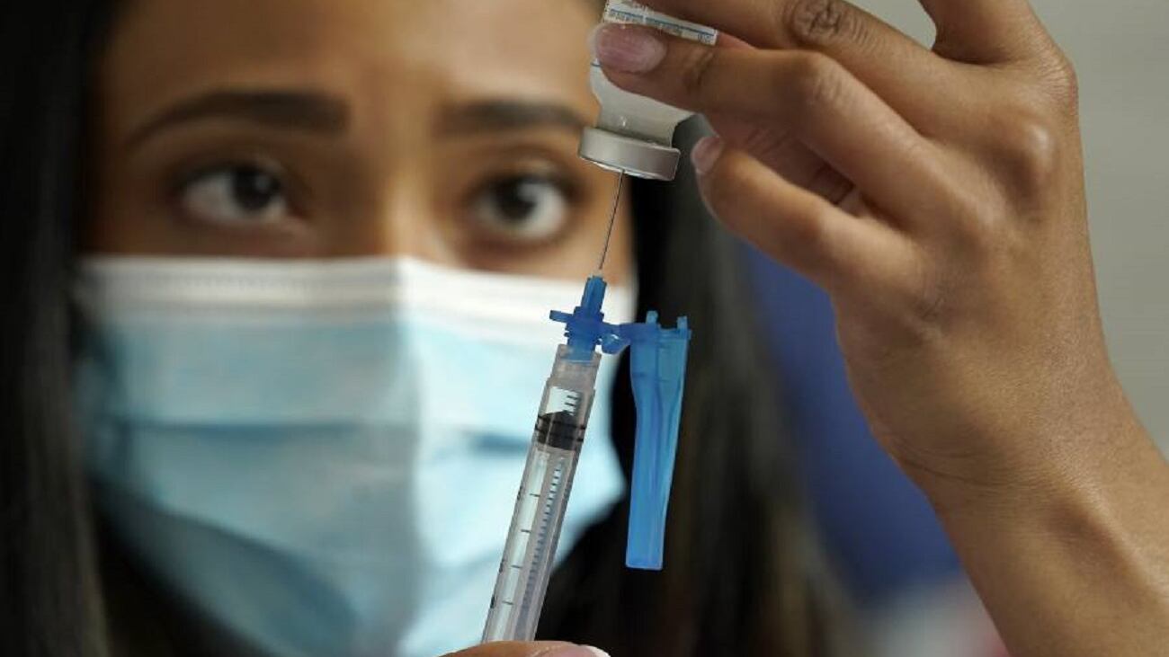 Quelle varianti che arrivano dall'Africa: "Vaccinare loro per salvare noi"
