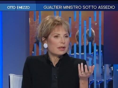 Gruber a Gualtieri: "Chi è più str..., carogna: Renzi o Di Maio?"