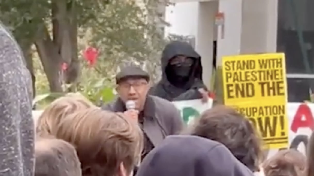 "Attacco esaltante ed energizzante", bufera sul prof Usa pro-Hamas