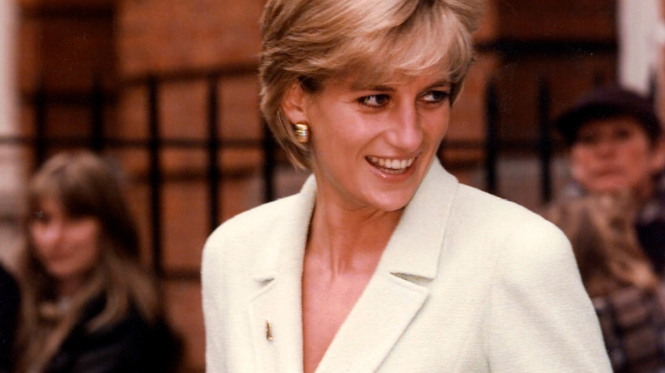 "Lady Diana è stata la prima a tradire Carlo": la testimonianza che cambia la storia