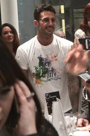 Fabrizio Corona, striptease al party di Camicissima 17