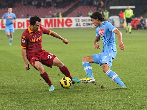 Cavani da triplete, non perde tempo per matare la Roma