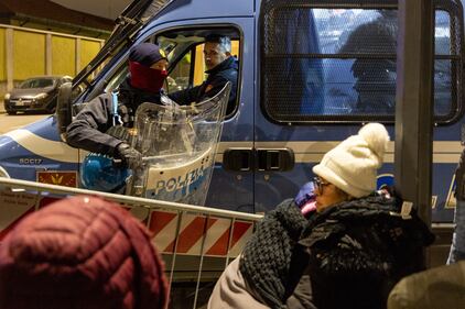 Disordini in via Cagni a Milano: cariche della polizia per disperdere i violent 8