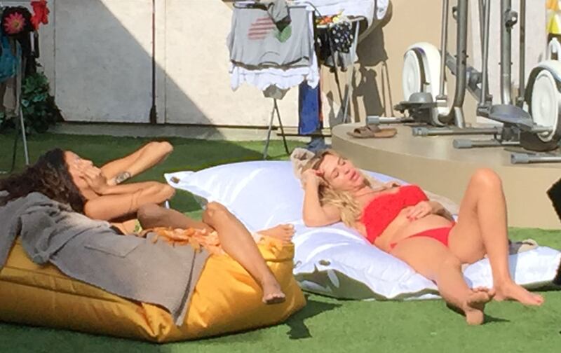 Pamela Prati e Valeria Marini: amiche sexy al Grande Fratello Vip 2