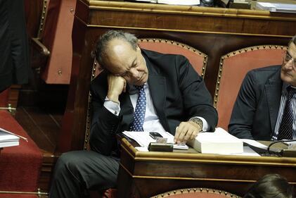 Senatori distratti e appisolati 5