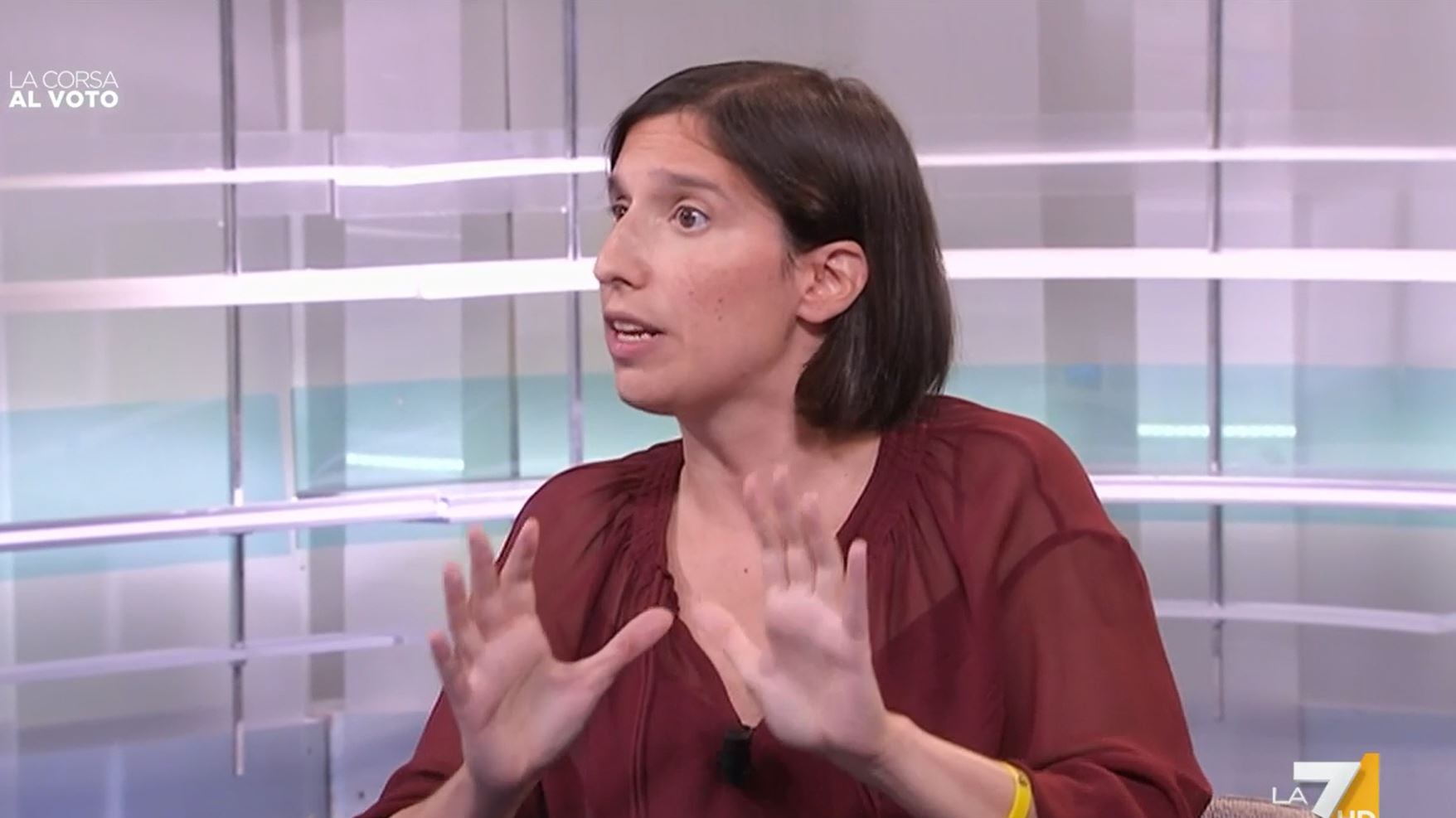 "Troveremo un compromesso", imbarazzo della candidata dem sulle armi in Ucraina