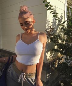Kylie Jenner nuda e ricoperta di vernice su Instagram 7