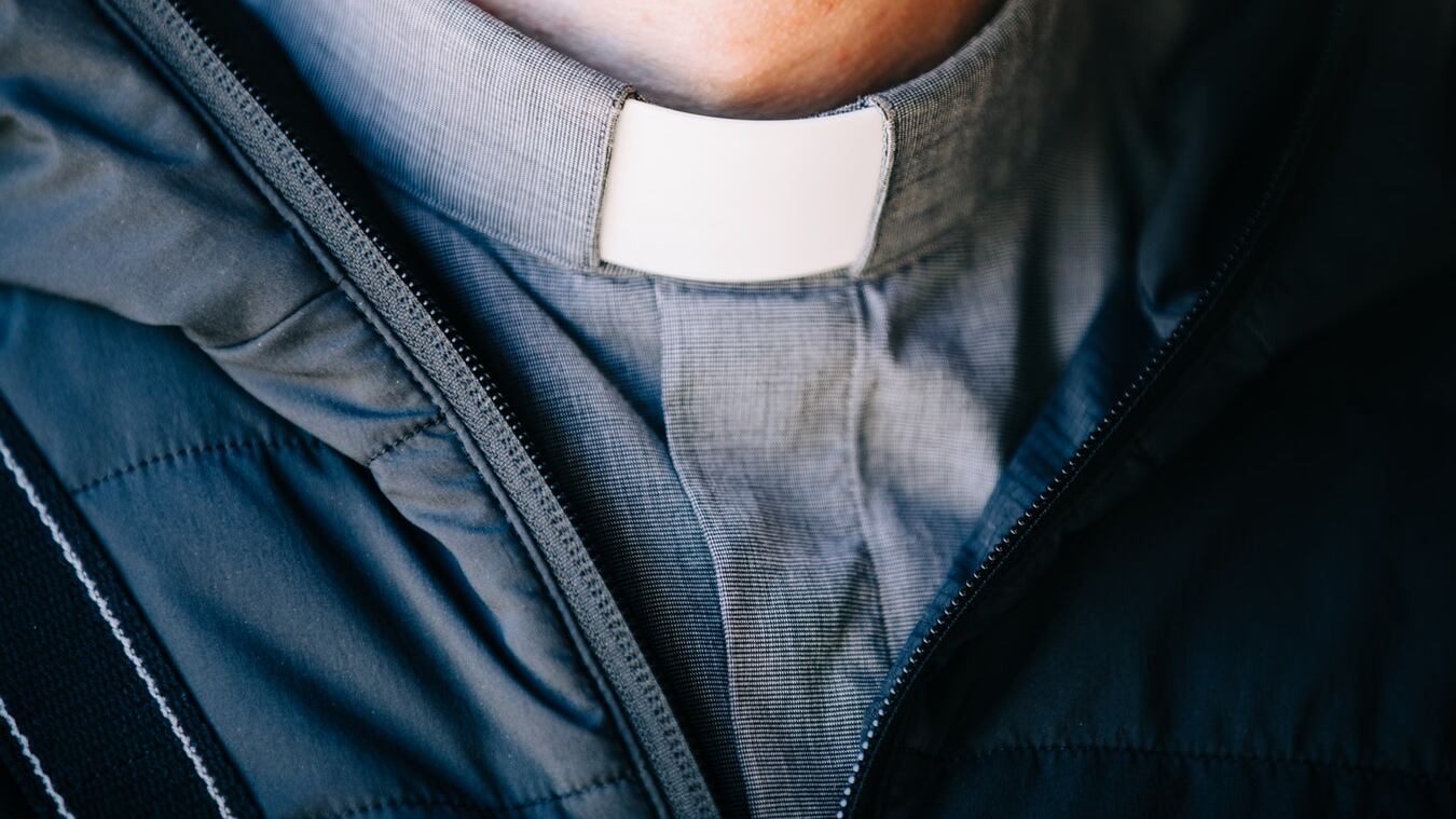 Il don anti-minigonne: "Basta prosciutti in chiesa"