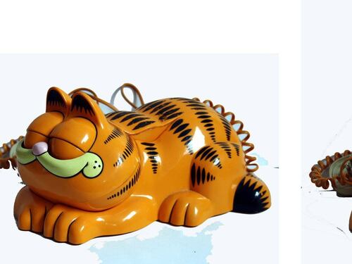 Risolto il mistero dei telefoni Garfield spiaggiati in Francia