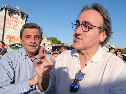 "Trumpiano menzognero", "Putiniano poco sveglio". Botta e risposta Bonelli-Calenda