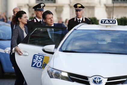 Il debutto di Conte: in taxi con la scorta 1