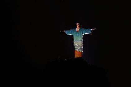 Il Cristo di Rio illuminato per l'apertura dei Giochi 6