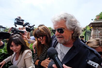 Grillo va a votare al seggio di Sant'Ilario 4