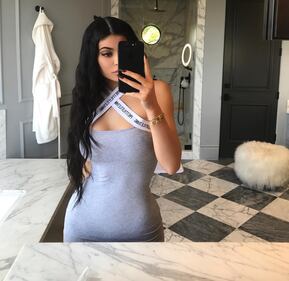 Jenner e Hadid, le sexy sorelle della moda 9