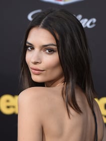 Emily Ratajkowski hot in intimo bianco 28