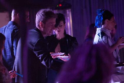 Dolcenera sexy in minigonna sulla Versilia notturna 22