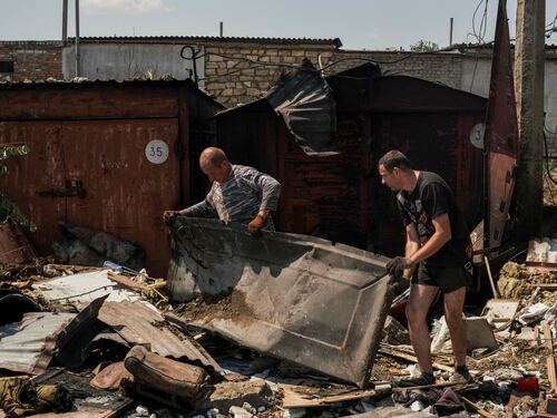 "Bombe al fosforo dai russi". E Mosca avanza a Lysychansk | La diretta della guerra