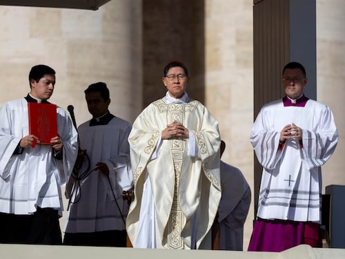 La messa in piazza San Pietro senza il Pontefice: cos’è il “mandato speciale” affidato al cardinale Tagle