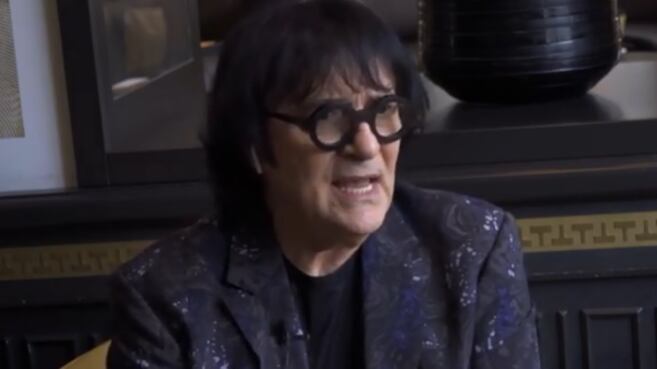 Renato Zero choc al concerto: "Ho messo uno stent al cuore, dura liberarvi di me"