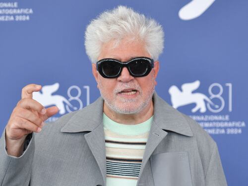 Un Almodóvar da luci e ombre