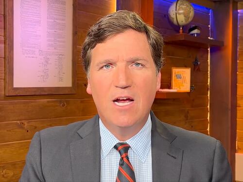 Lo sfogo di Tucker Carlson contro i media americani: "Dibattiti stupidi"