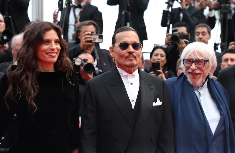 Torna Johnny Depp. Il cinema lo stronca ma la gente gradisce