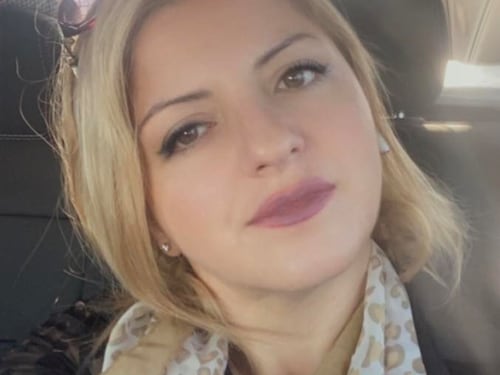Uccise la moglie in un finto incidente. "Colpita alla testa e bruciata da viva"
