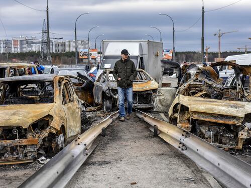 Donbass, manovra a tenaglia. La fuga prima dell'offensiva