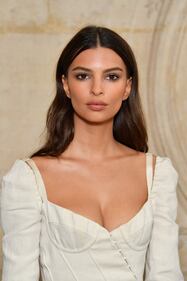 Emily Ratajkowski e le altre: le più sexy a Parigi 1