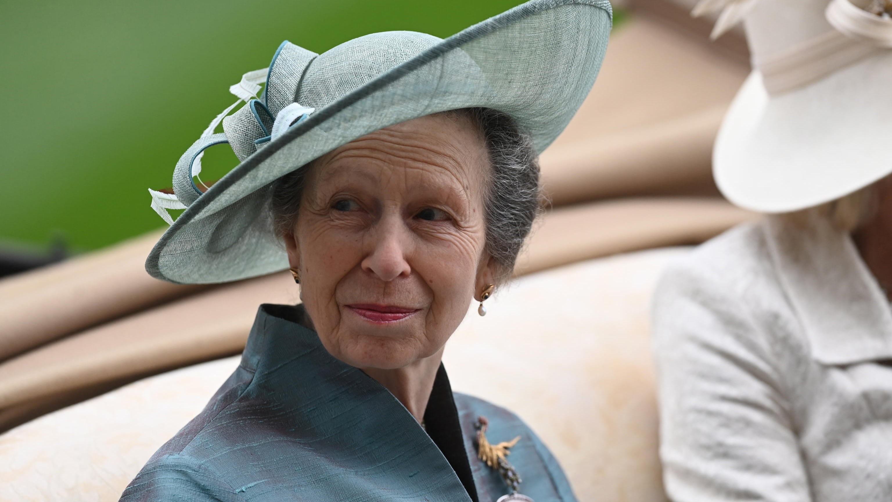 “Non sei la Regina”. L’affondo choc della principessa Anna contro Camilla